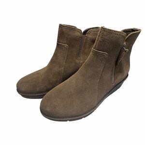 Clarks Collection Aribel Dark Olive Green Suede Womens Boots Sz 9.5